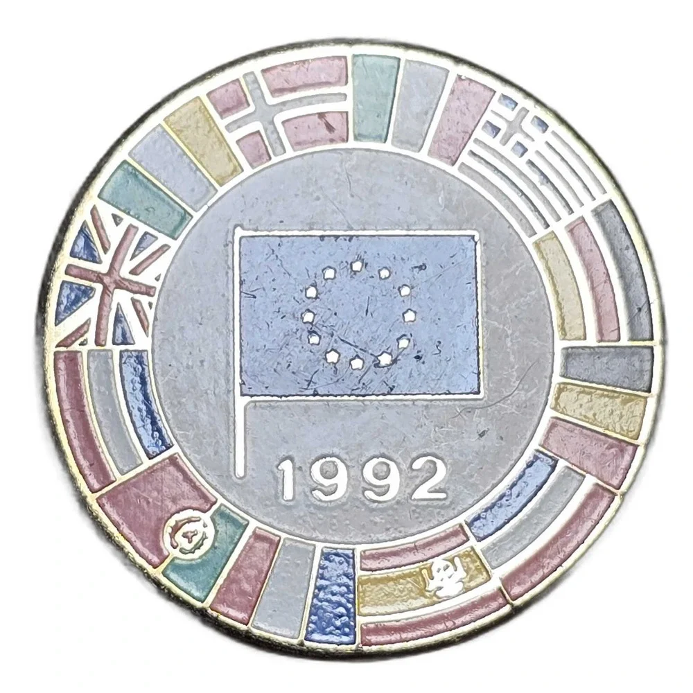 Vintage 1992 European Union Treaty Member Nations Flag Commemorative Pin G18